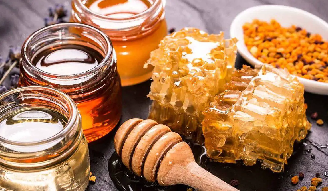 تعبیر خواب عسل خوردن ، عسل با موم و کندوی عسل 3 تعبیر خواب عسل خوردن