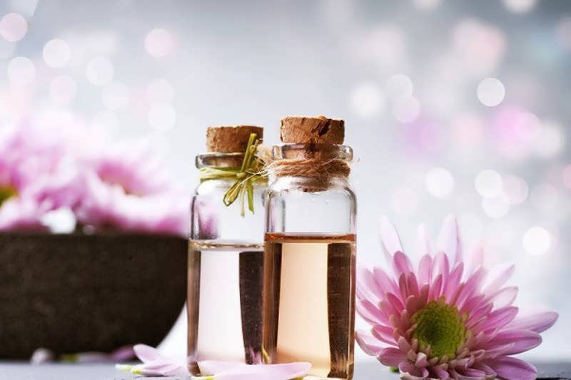 تعبیر خواب عطر برای دختر مجرد،زن متاهل 2 تعبیر خواب عطر زدن