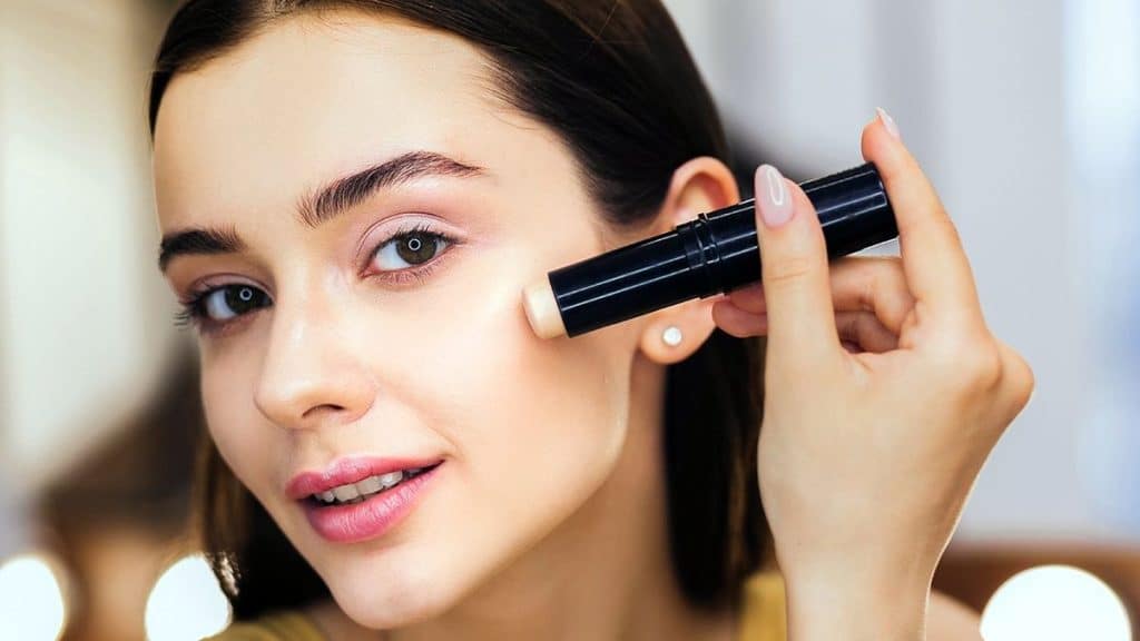 ۸ نکته کلیدی برای آرایش و میکاپ حرفهای 130 8 روش برای آرایش و میکاپ حرفه ای